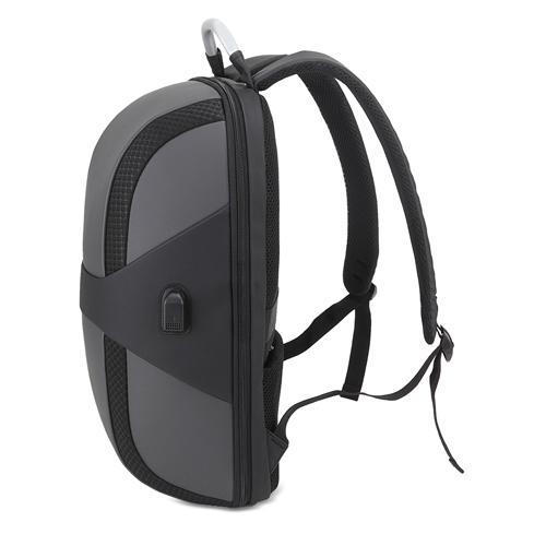 MOCHILA SEMIRIGIDA "MAYER" PIERRE DELONE
